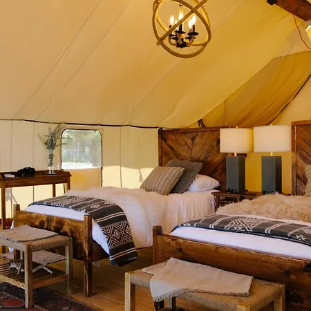 Collective Hill Country Hotel
